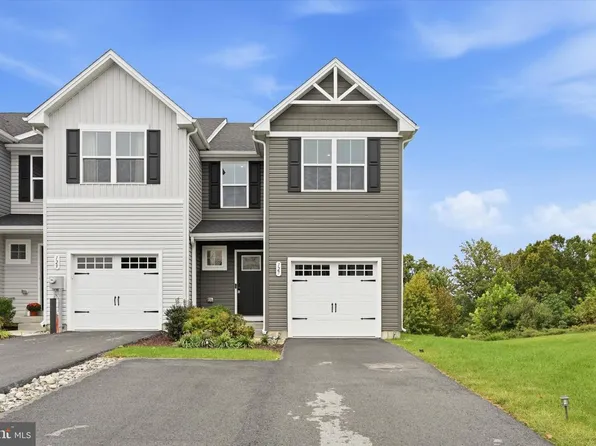 127 Lukens Mill Dr, Coatesville, PA 19320