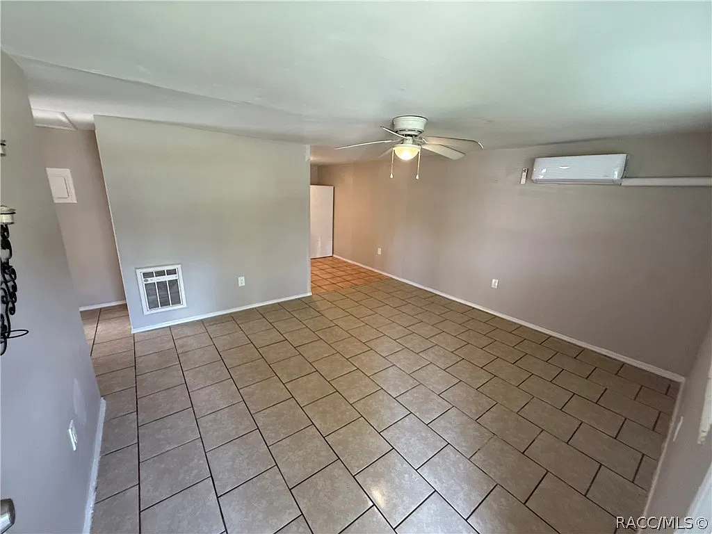 2 bed, 1.0 bath, 636 sqft, $1,200 — Photo 2