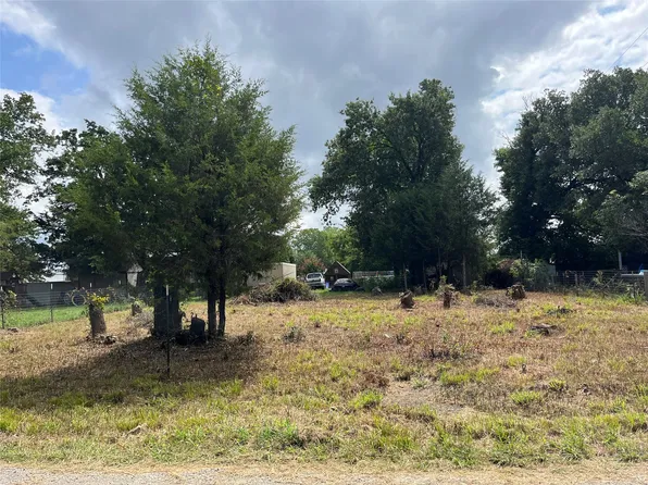 212 Navajo Trl, West Tawakoni, TX 75474