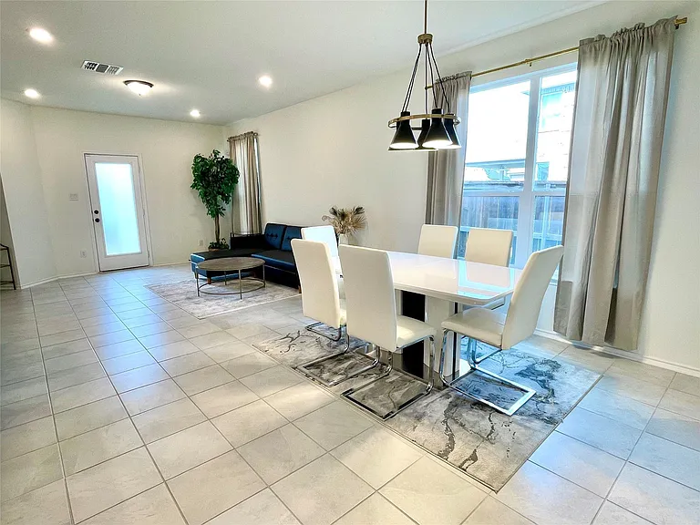 321 Sweet Autumn Dr — Photo 4