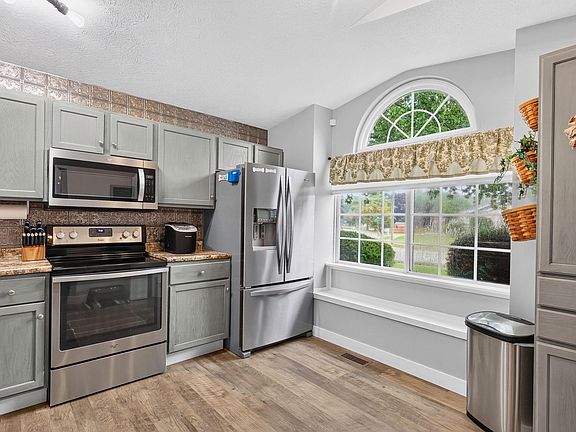 2nd image of 3616 Naples Ct