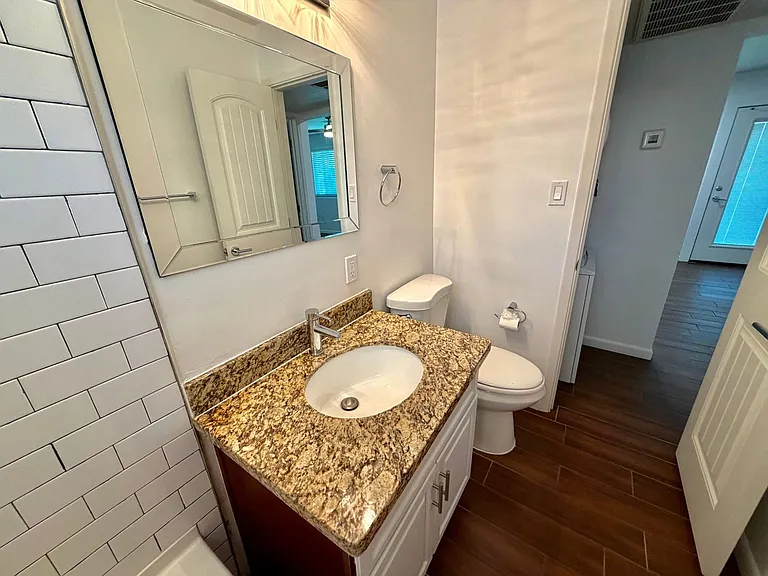 1202 E Kaler Drive 7625 N #12 — Photo 9