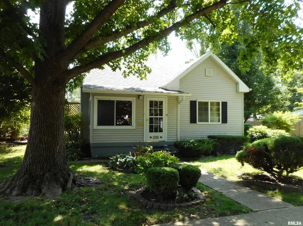 1015 W Monroe St, Auburn, IL 62615
