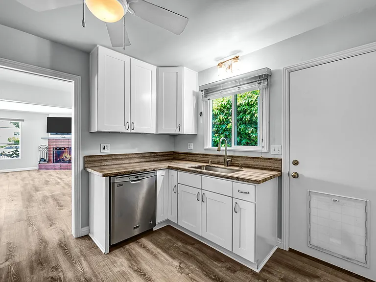 221 Avocado St #A — Photo 14