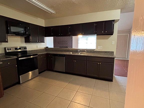 4th image of 811 Whispering Pine Dr