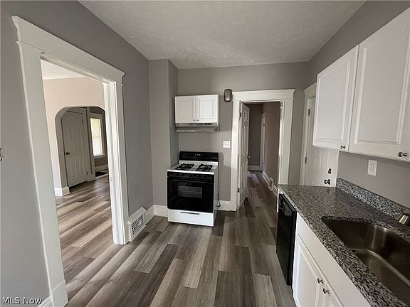 2nd image of 2031 Robin St