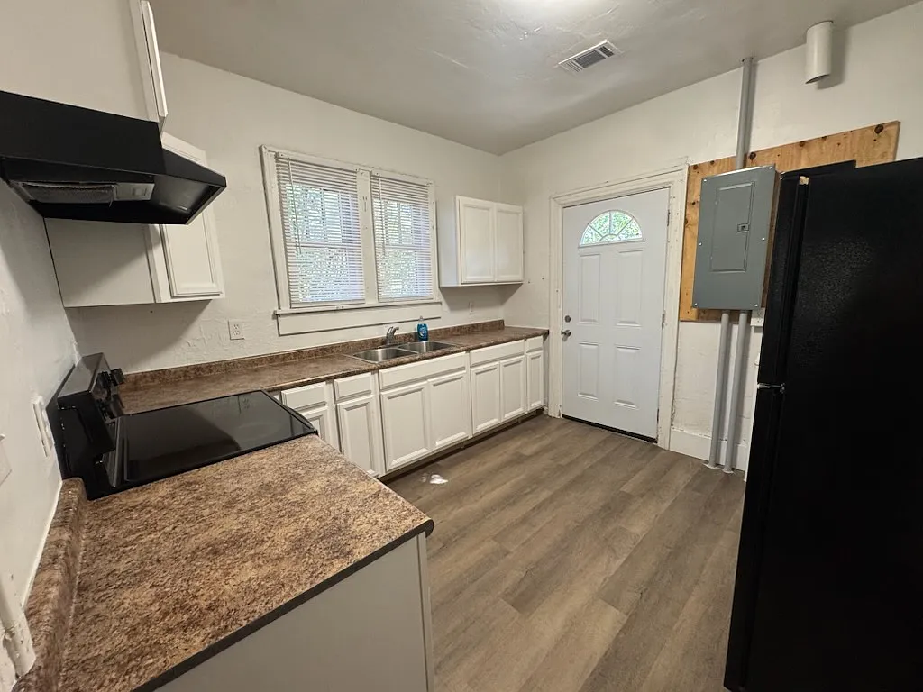 1124 West Lincoln Avenue - 1 — Photo 4