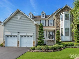 67 Eddington Ln, Monroe Township, NJ 08831
