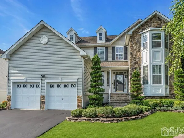 67 Eddington Ln, Monroe Township, NJ 08831