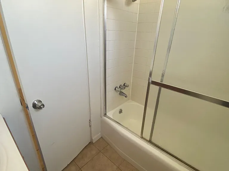535 E Adams St #15 — Photo 6
