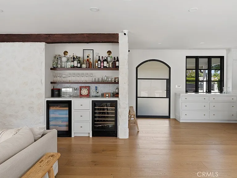 22960 Calvert St — Photo 15