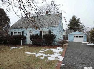 29 Morning Glory Rd, Levittown, NY 11756