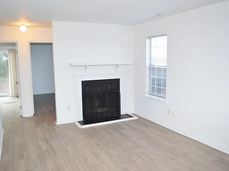 579 Peregrine St — Photo 5