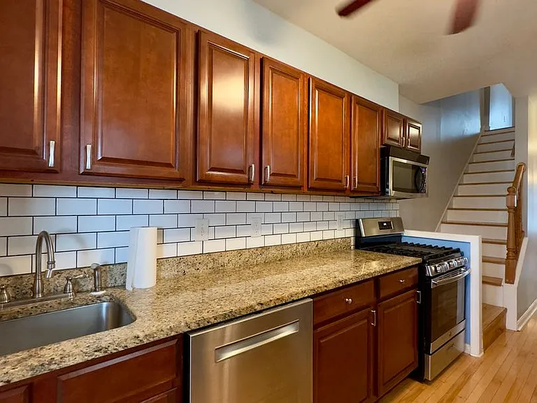 934 S East Ave — Photo 7