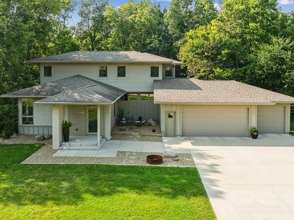 1st image of 1226 Lakeview Dr