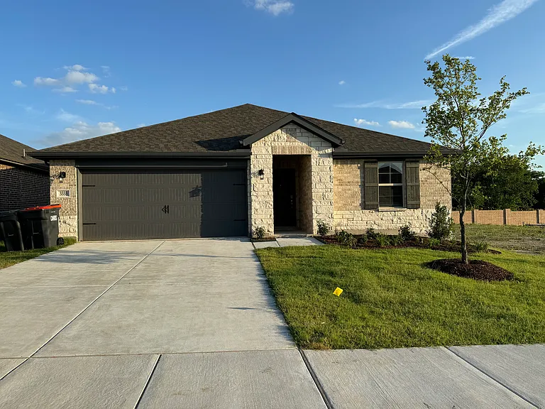 3333 Cross Shore Dr — Photo 1