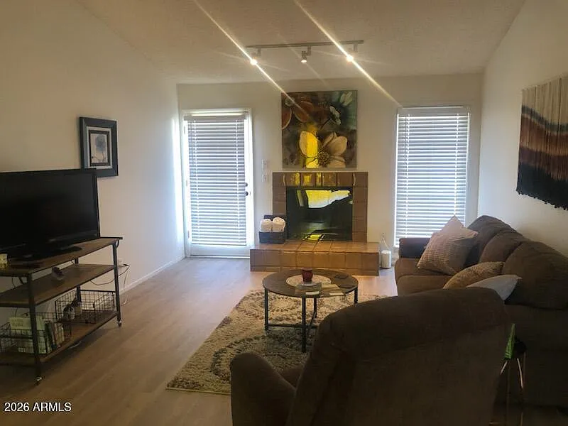 2 bed, 2.0 bath, 1256 sqft, $1,895 — Photo 4