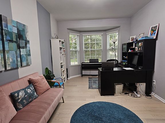 Living room/Office room with bay window