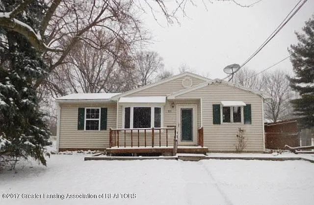 111 Paris Ave photo 1