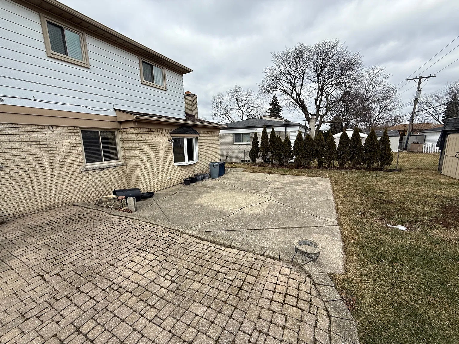 4 bed, 1.5 bath, 2297 sqft, $2,300 — Photo 4