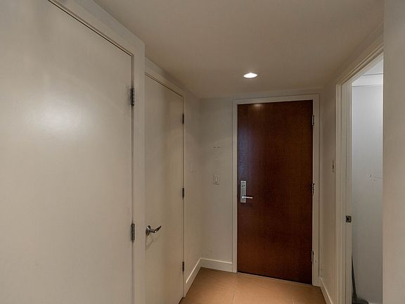 3rd image of 1118 12th Ave SW #1706