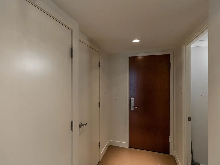 1118 12th Ave SW #1706 — Photo 3
