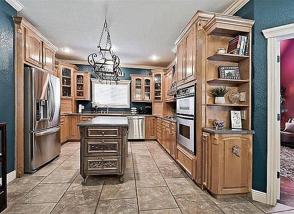4th image of 3209 NW Avignon Way