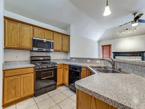 2600 Spring Rain Dr — Photo 5