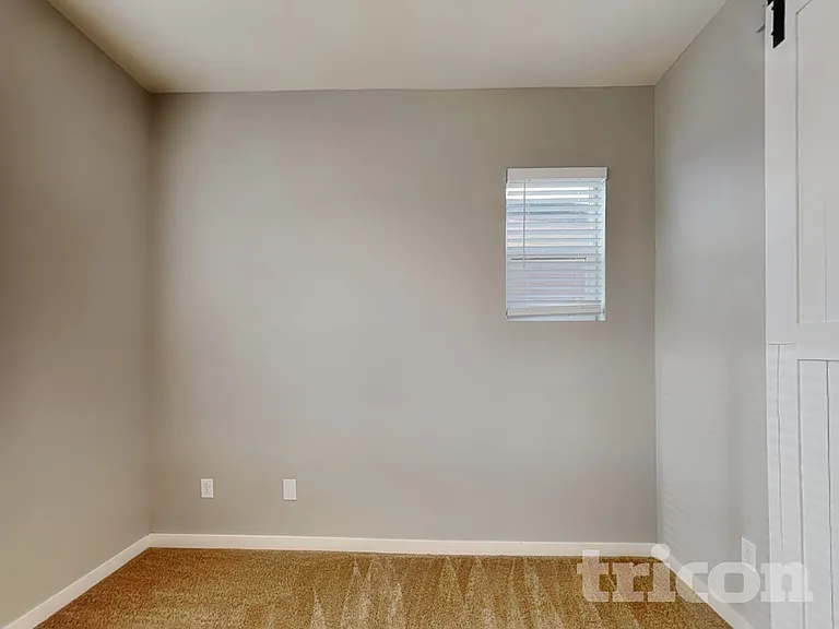 10239 Southlawn Cir — Photo 15