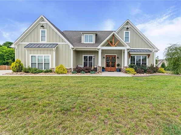 148 Dyna Dr, Lexington, NC 27295