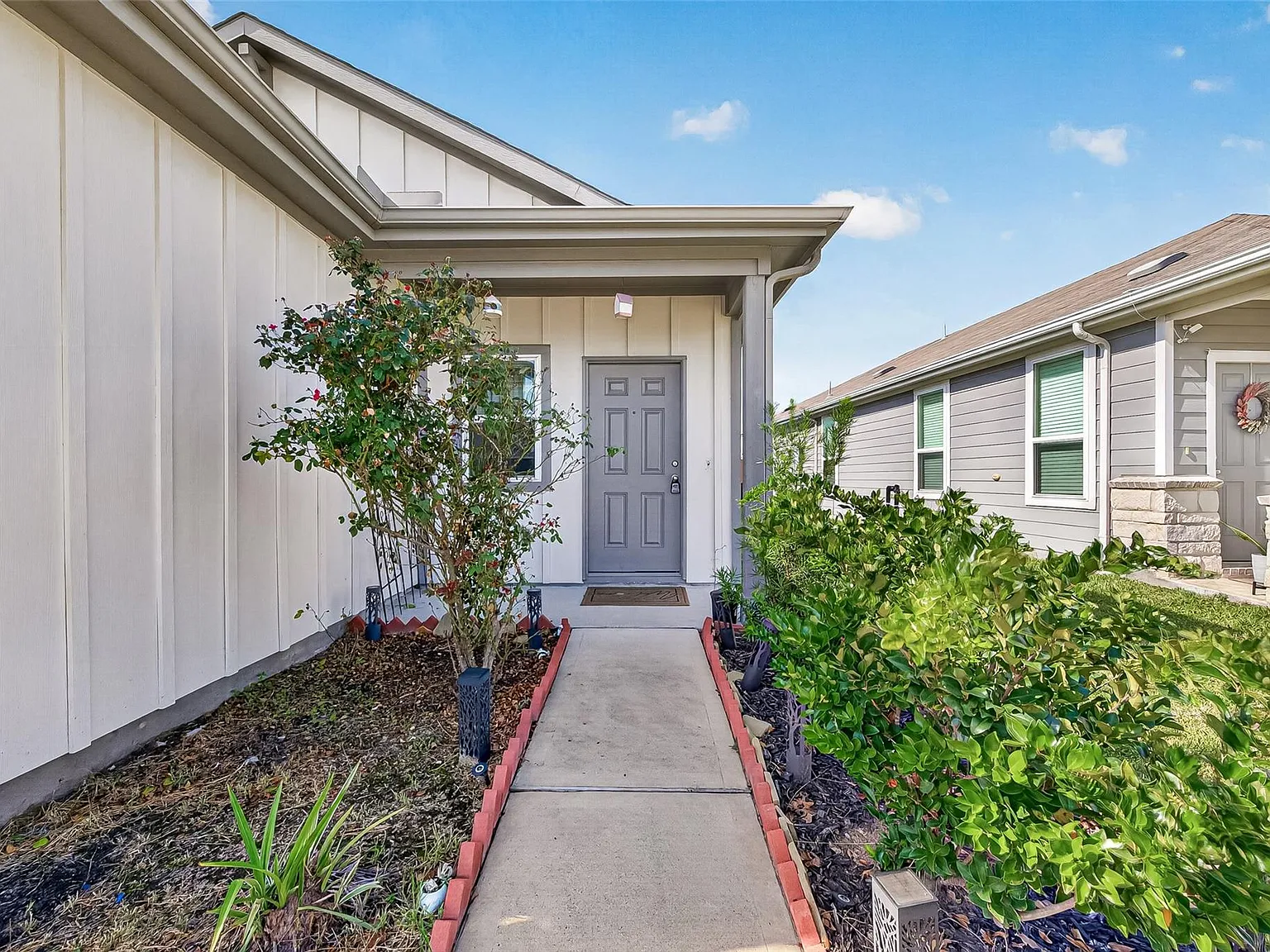 3 bed, 2.0 bath, 1830 sqft, $2,100 — Photo 3