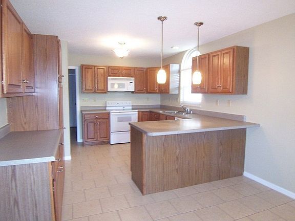 5th image of 813 Oakridge Dr