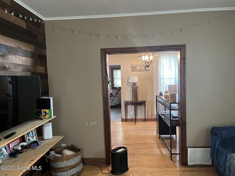 3rd image of 31 Vassar Street