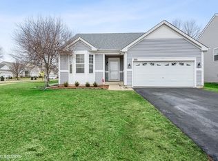 306 Prairie Mist Dr, Round Lake, IL 60073
