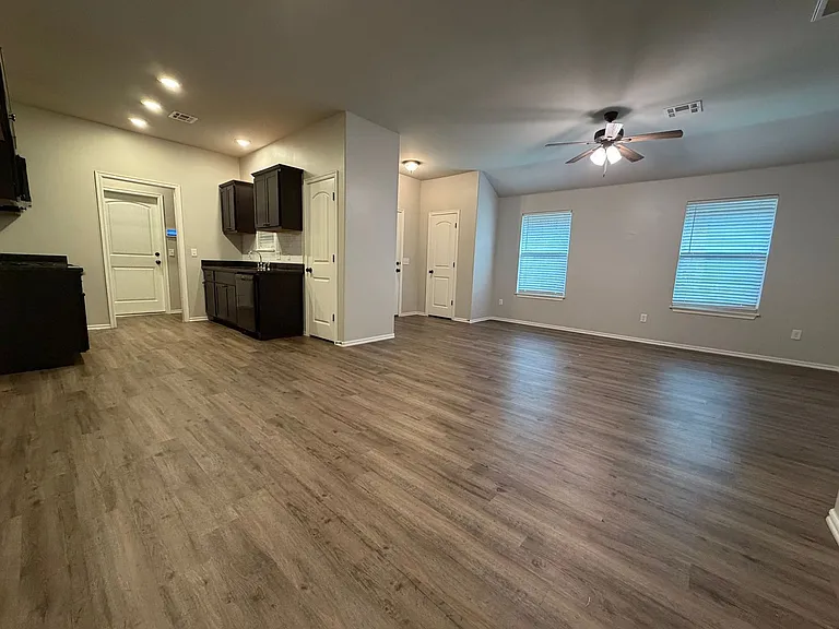 404 Chalk Hill Ct — Photo 10