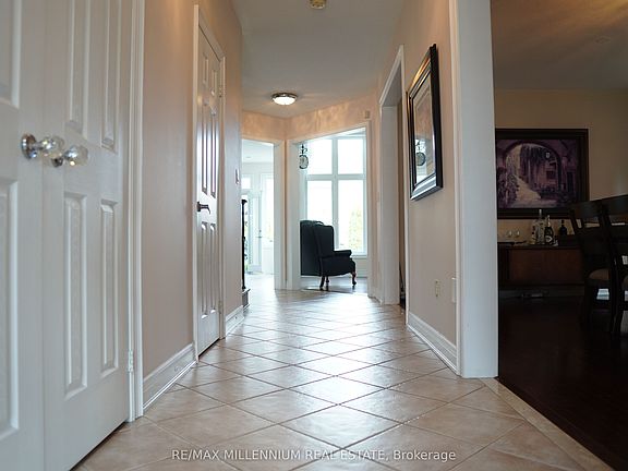 5th image of 40 Rampart Dr