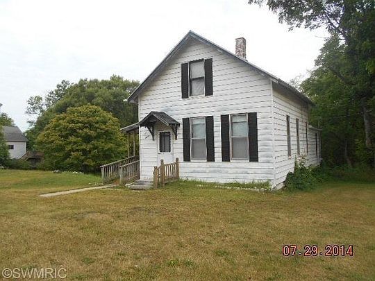 4th image of 611 1st St
