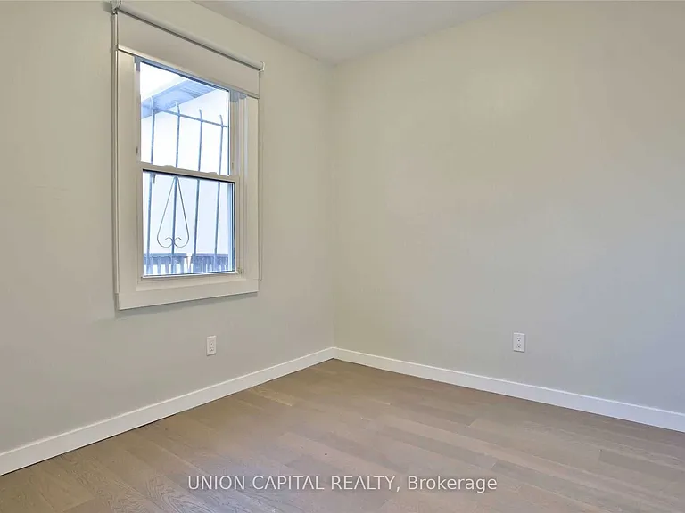366 Balliol St #UPPER — Photo 11