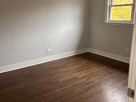 4th image of 3015 E 81st St
