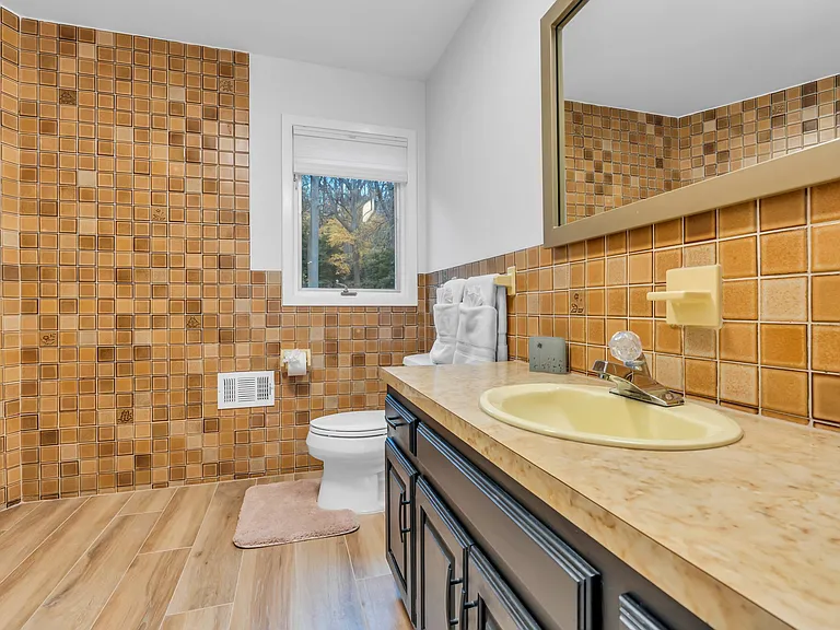 180 Hartshorne Rd — Photo 12