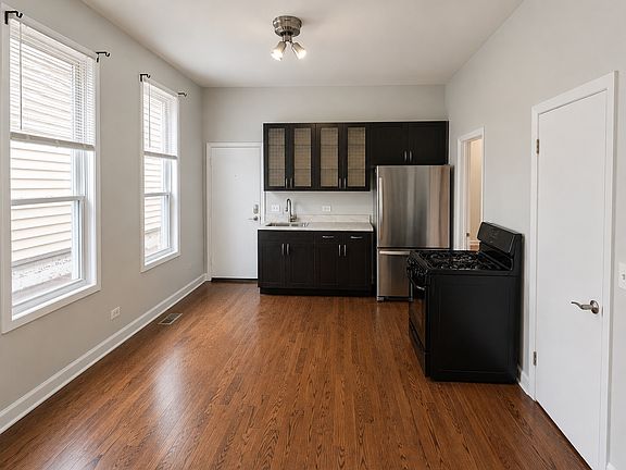 4th image of 2028 W Armitage Ave APT 2F