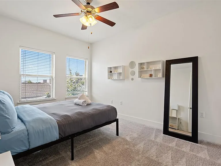 2211 Robert Browning St — Photo 19