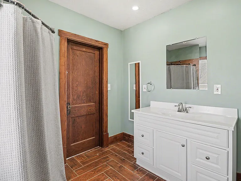 Main Floor Bathroom (direct access from bedroom)