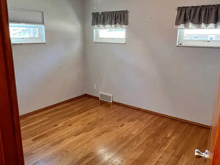9815 Ridgely Ln — Photo 12