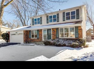 820 Ravenswood Ct, Lake Zurich, IL 60047