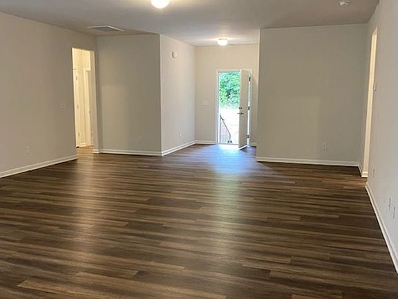 3rd image of 133 Forest Creek Dr
