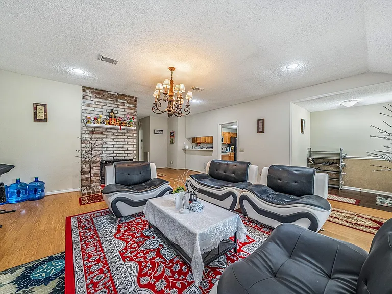 9915 Villa Verde Dr — Photo 7