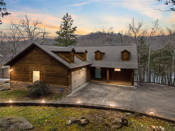 275 Clearwater Ln, Eureka Springs, AR 72631