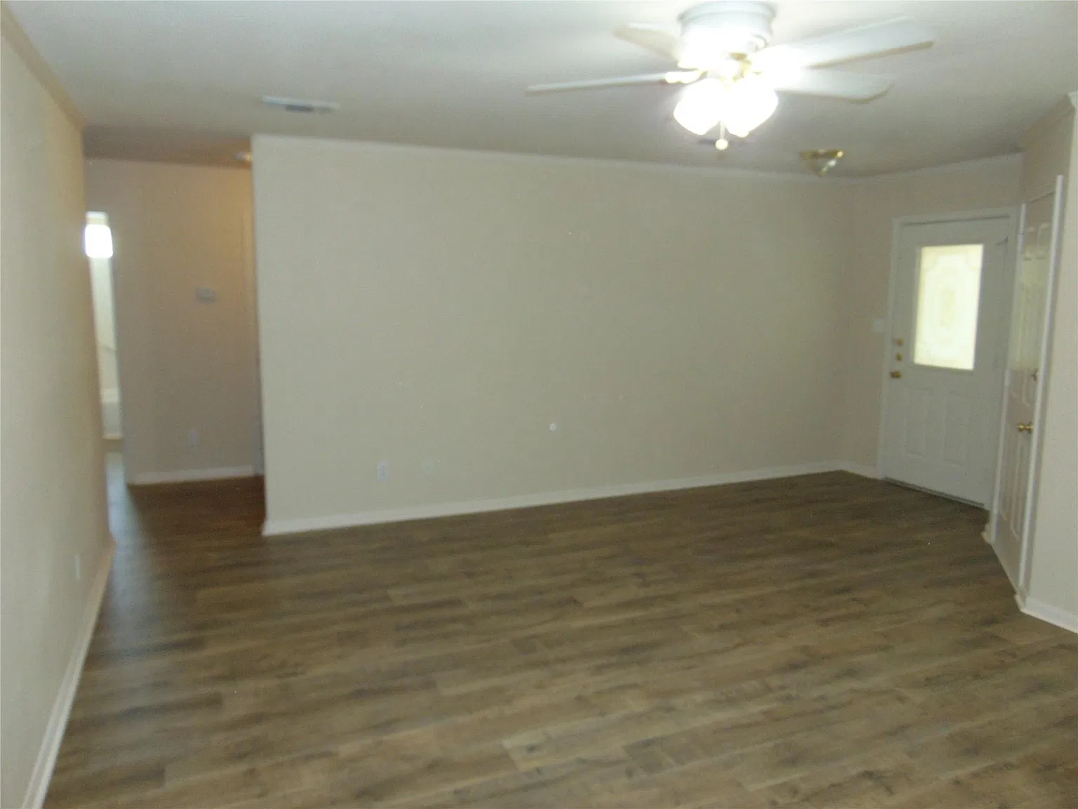3 bed, 2.5 bath, 1300 sqft, $1,995 — Photo 3