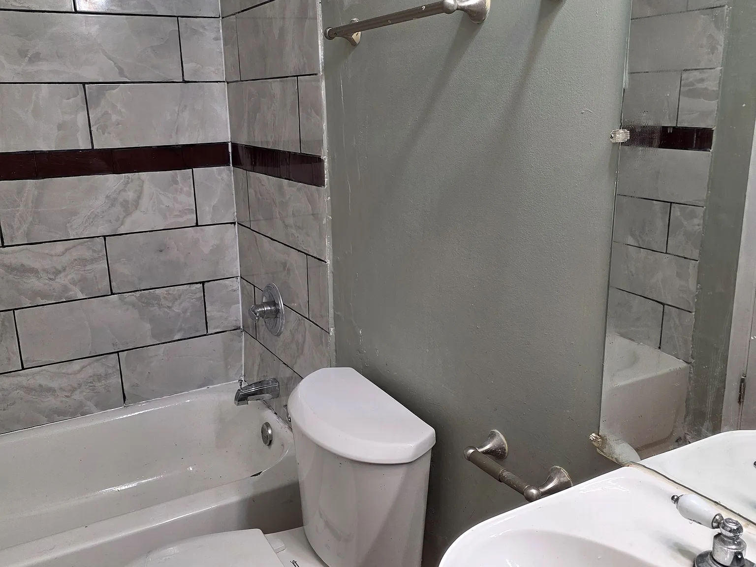 1 bed, 950 sqft, $995 — Photo 3